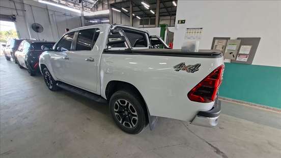 TOYOTA-HILUX-2024