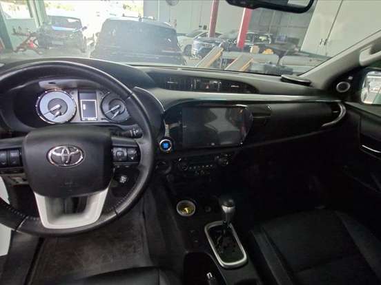 TOYOTA-HILUX-2.8 D-4D TURBO DIESEL CD SRX 4X4 AUTOMÁTICO TOYOTA-HILUX-2024