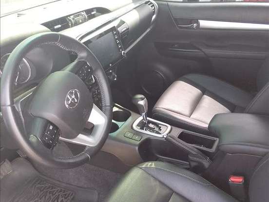 TOYOTA-HILUX-2.8 D-4D TURBO DIESEL CD SRX 4X4 AUTOMÁTICO TOYOTA-HILUX-2022