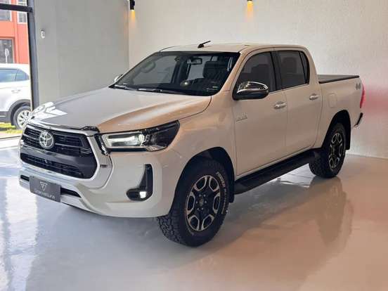 TOYOTA-HILUX-2.8 D-4D TURBO DIESEL CD SRX 4X4 AUTOMÁTICO TOYOTA-HILUX-2025