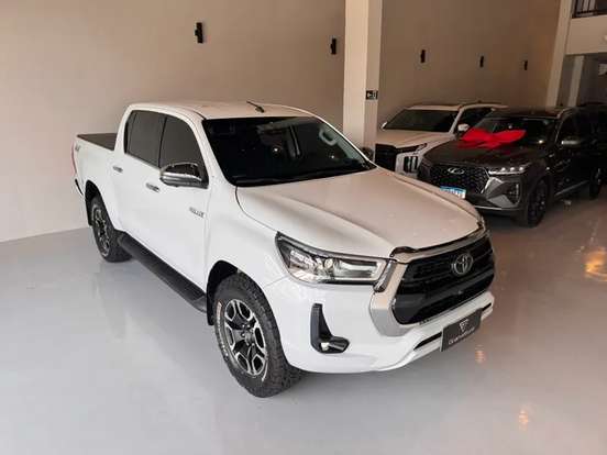 TOYOTA-HILUX-2.8 D-4D TURBO DIESEL CD SRX 4X4 AUTOMÁTICO TOYOTA-HILUX-2025