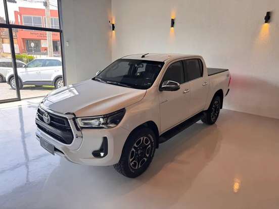 TOYOTA-HILUX-2.8 D-4D TURBO DIESEL CD SRX 4X4 AUTOMÁTICO TOYOTA-HILUX-2025