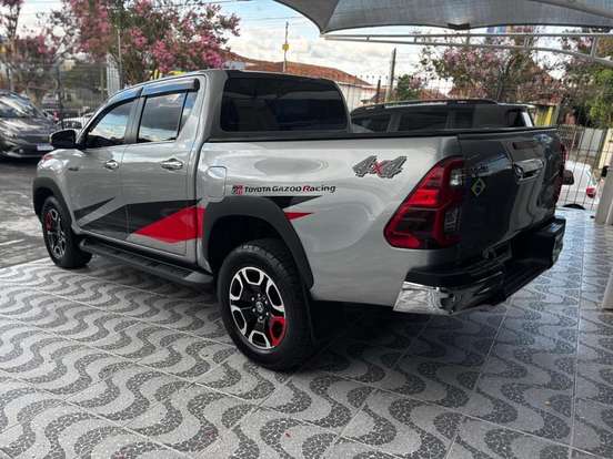 TOYOTA-HILUX-2022