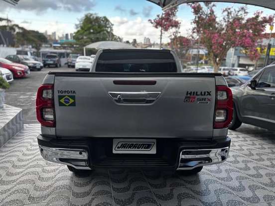TOYOTA-HILUX-2022