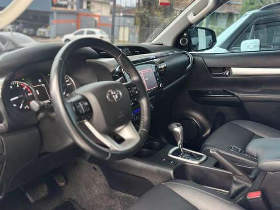 TOYOTA-HILUX-2.8 D-4D TURBO DIESEL CD SRX 4X4 AUTOMÁTICO TOYOTA-HILUX-2022