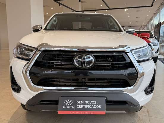 TOYOTA-HILUX-2.8 D-4D TURBO DIESEL CD SRX 4X4 AUTOMÁTICO TOYOTA-HILUX-2023