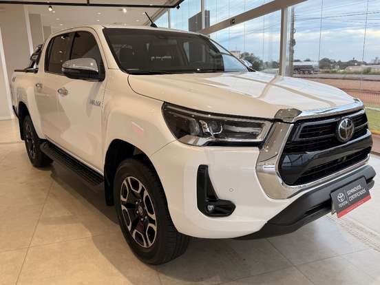 TOYOTA-HILUX-2023