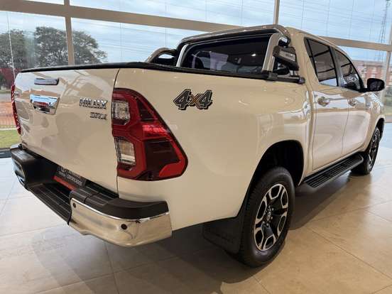 TOYOTA-HILUX-2.8 D-4D TURBO DIESEL CD SRX 4X4 AUTOMÁTICO TOYOTA-HILUX-2023