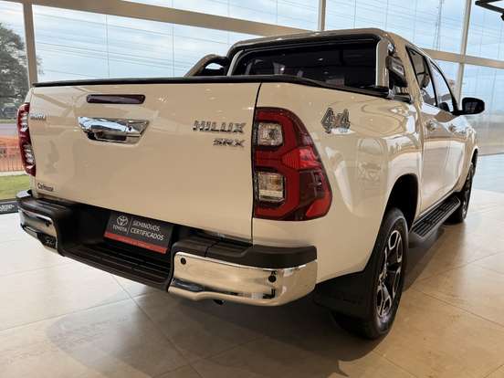 TOYOTA-HILUX-2023