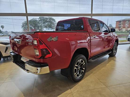 TOYOTA-HILUX-2025