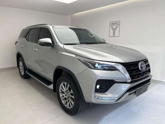 TOYOTA-HILUX-2021