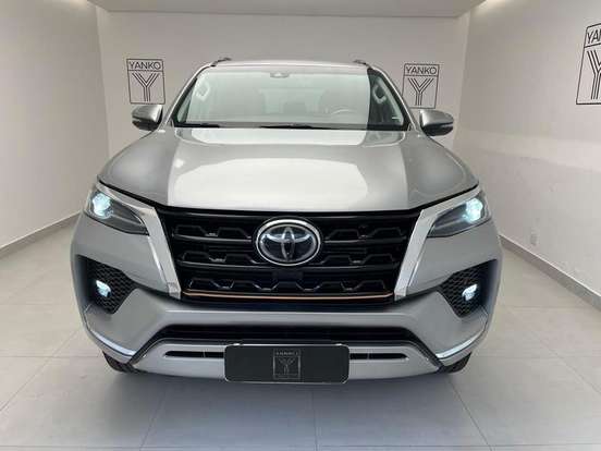 TOYOTA-HILUX-2.8 D-4D TURBO DIESEL CD SRX 4X4 AUTOMÁTICO TOYOTA-HILUX-2021