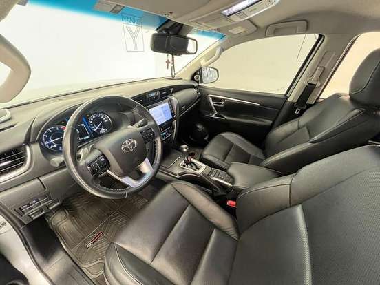 TOYOTA-HILUX-2.8 D-4D TURBO DIESEL CD SRX 4X4 AUTOMÁTICO TOYOTA-HILUX-2021