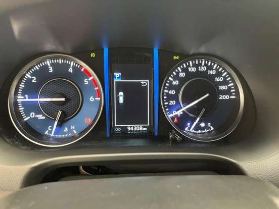 TOYOTA-HILUX-2021