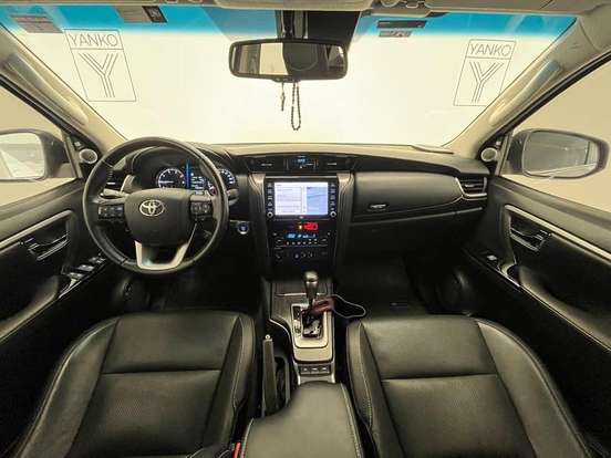 TOYOTA-HILUX-2021