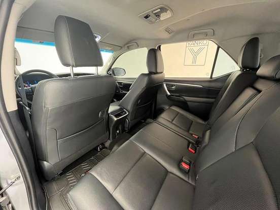 TOYOTA-HILUX-2.8 D-4D TURBO DIESEL CD SRX 4X4 AUTOMÁTICO TOYOTA-HILUX-2021