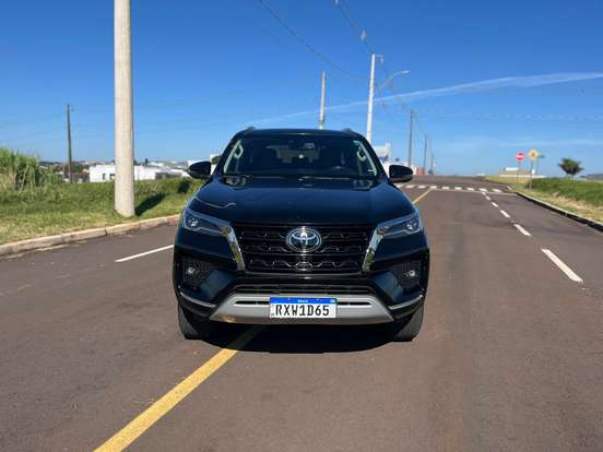 TOYOTA-HILUX-2022