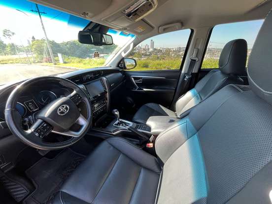 TOYOTA-HILUX-2.8 D-4D TURBO DIESEL CD SRX 4X4 AUTOMÁTICO TOYOTA-HILUX-2022