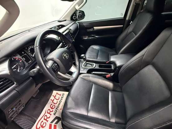 TOYOTA-HILUX-2.8 D-4D TURBO DIESEL CD SRX 4X4 AUTOMÁTICO TOYOTA-HILUX-2021