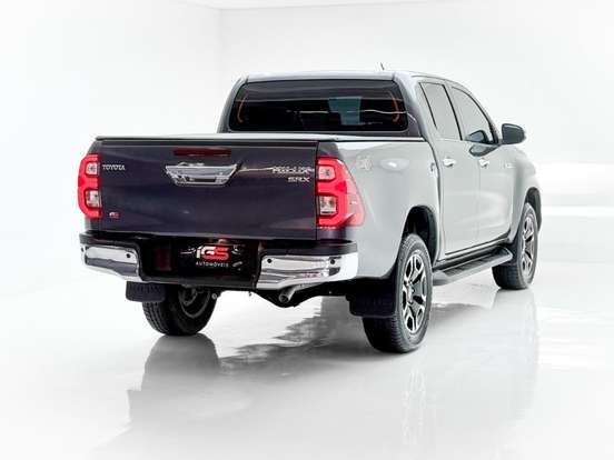 TOYOTA-HILUX-2.8 D-4D TURBO DIESEL CD SRX 4X4 AUTOMÁTICO TOYOTA-HILUX-2023