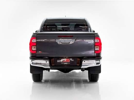 TOYOTA-HILUX-2.8 D-4D TURBO DIESEL CD SRX 4X4 AUTOMÁTICO TOYOTA-HILUX-2023