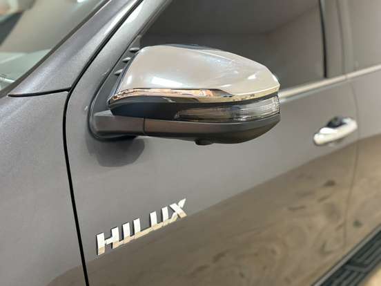TOYOTA-HILUX-2022