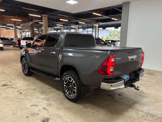 TOYOTA-HILUX-2022