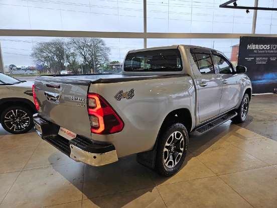 TOYOTA-HILUX-2023
