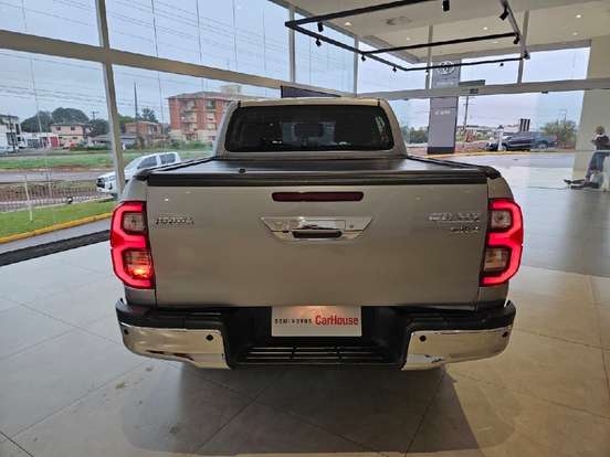 TOYOTA-HILUX-2023