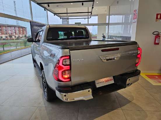 TOYOTA-HILUX-2023