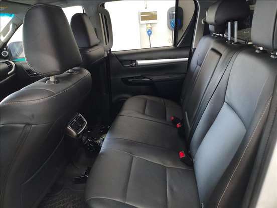 TOYOTA-HILUX-2.8 D-4D TURBO DIESEL CD SRX PLUS 4X4 AUTOMÁTICO TOYOTA-HILUX-2024