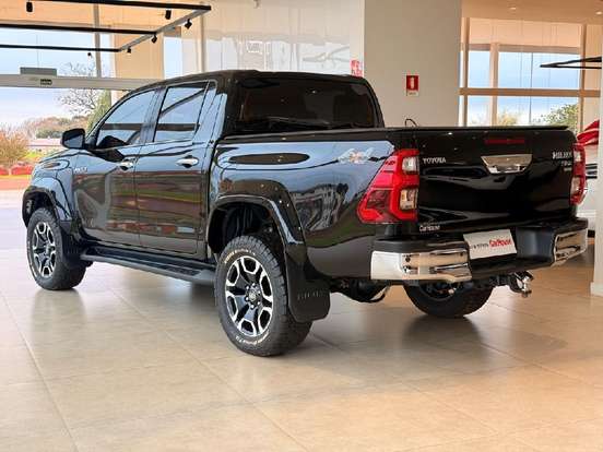 TOYOTA-HILUX-2024