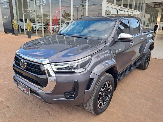 TOYOTA HILUX 2.8 D-4D TURBO DIESEL CD SRX PLUS 4X4 AUTOMÁTICO