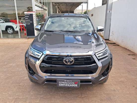 TOYOTA-HILUX-2025