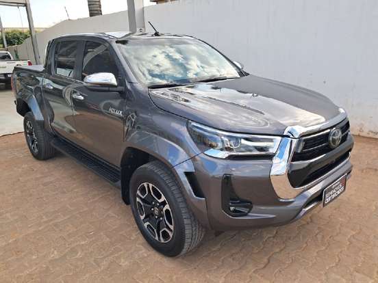 TOYOTA-HILUX-2.8 D-4D TURBO DIESEL CD SRX PLUS 4X4 AUTOMÁTICO TOYOTA-HILUX-2025
