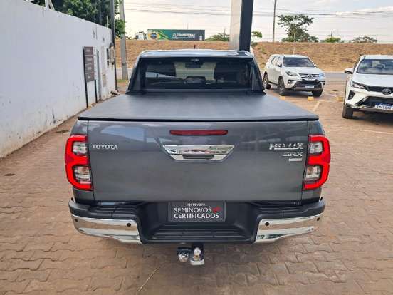 TOYOTA-HILUX-2.8 D-4D TURBO DIESEL CD SRX PLUS 4X4 AUTOMÁTICO TOYOTA-HILUX-2025