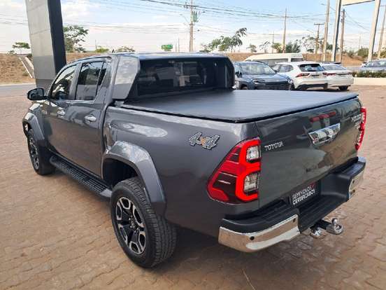 TOYOTA-HILUX-2.8 D-4D TURBO DIESEL CD SRX PLUS 4X4 AUTOMÁTICO TOYOTA-HILUX-2025
