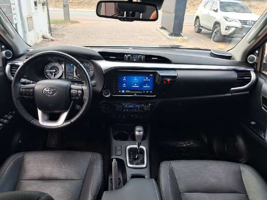 TOYOTA-HILUX-2.8 D-4D TURBO DIESEL CD SRX PLUS 4X4 AUTOMÁTICO TOYOTA-HILUX-2025