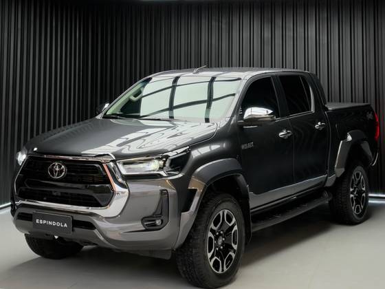 TOYOTA HILUX 2.8 D-4D TURBO DIESEL CD SRX PLUS 4X4 AUTOMÁTICO