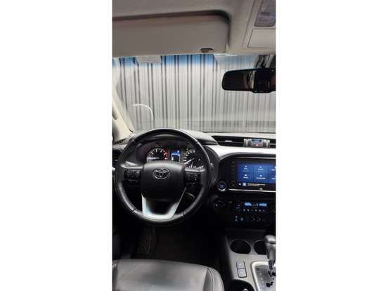 TOYOTA-HILUX-2025