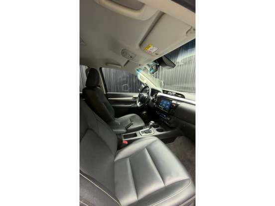 TOYOTA-HILUX-2.8 D-4D TURBO DIESEL CD SRX PLUS 4X4 AUTOMÁTICO TOYOTA-HILUX-2025