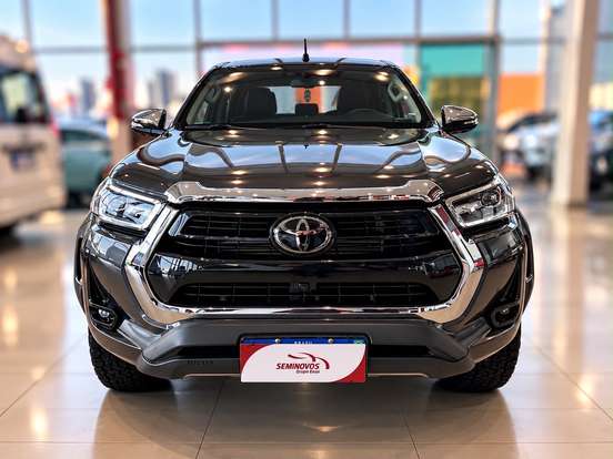 TOYOTA-HILUX-2023