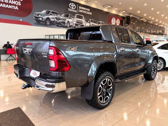 TOYOTA-HILUX-2.8 D-4D TURBO DIESEL CD SRX PLUS 4X4 AUTOMÁTICO TOYOTA-HILUX-2023