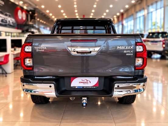 TOYOTA-HILUX-2.8 D-4D TURBO DIESEL CD SRX PLUS 4X4 AUTOMÁTICO TOYOTA-HILUX-2023