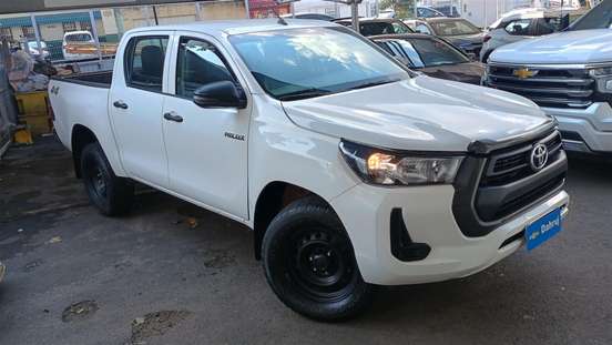 TOYOTA-HILUX-2024