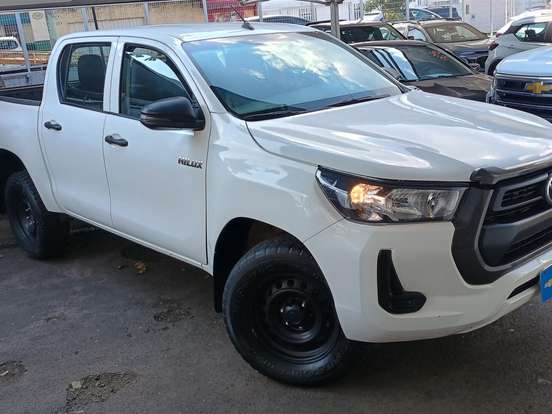 TOYOTA-HILUX-2.8 D-4D TURBO DIESEL CHASSI 4X4 MANUAL TOYOTA-HILUX-2024