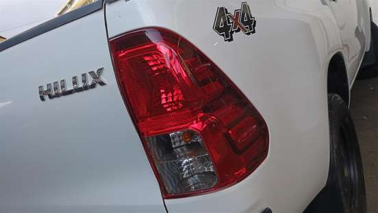 TOYOTA-HILUX-2024