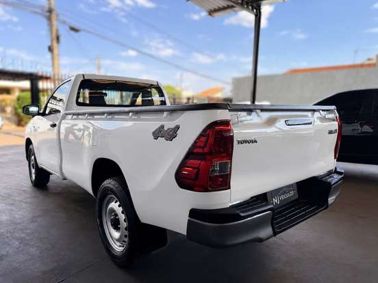TOYOTA-HILUX-2021