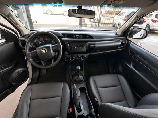 TOYOTA-HILUX-2021