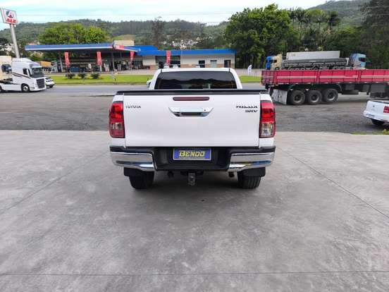 TOYOTA-HILUX-2018